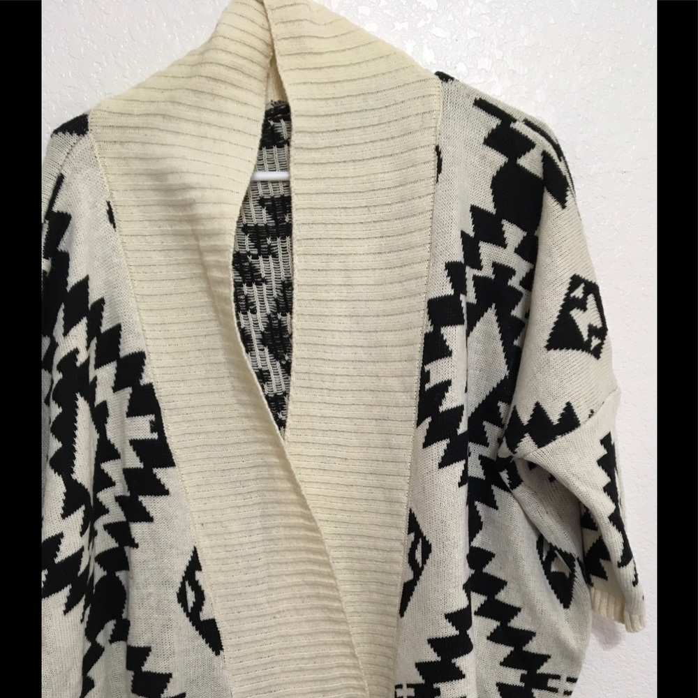 Oversized Beautiful Sweater - Picture 6 of 6